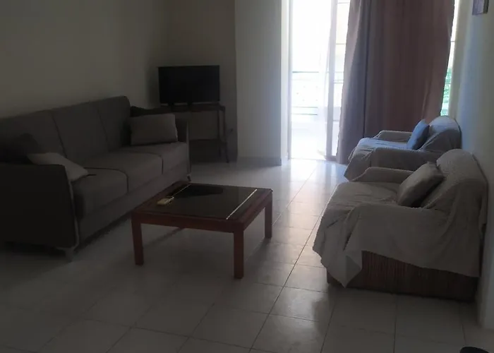 Pavlos 1st Floor In شقة كالاماتا